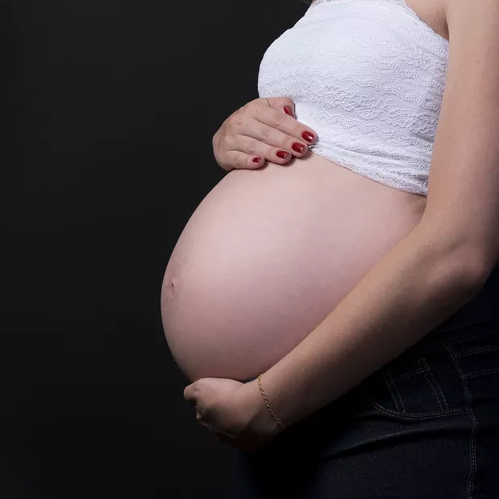 Entenda por que barriga de grávida não some logo depois do parto