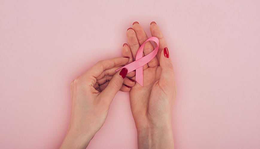 Após ter câncer de mama duas vezes antes dos 30, empreendedora usa internet para falar sobre doença