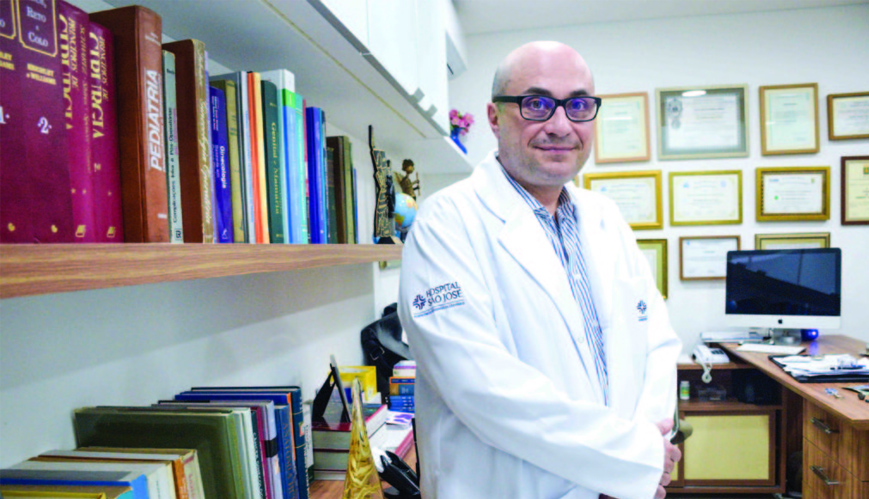 O Dr. Arnaldo Urbano Ruiz realiza o primeiro Quimioterapia Intraperitoneal Aerossolizada e Pressurizada, PIPAC