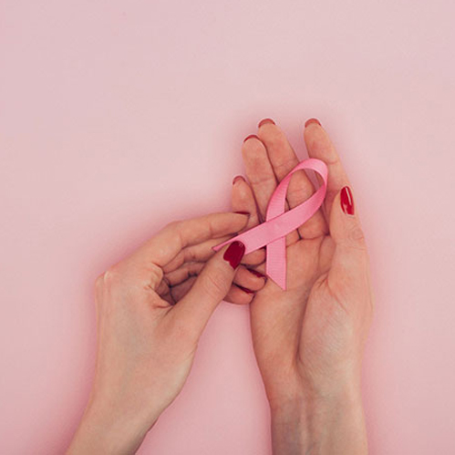 Após ter câncer de mama duas vezes antes dos 30, empreendedora usa internet para falar sobre doença